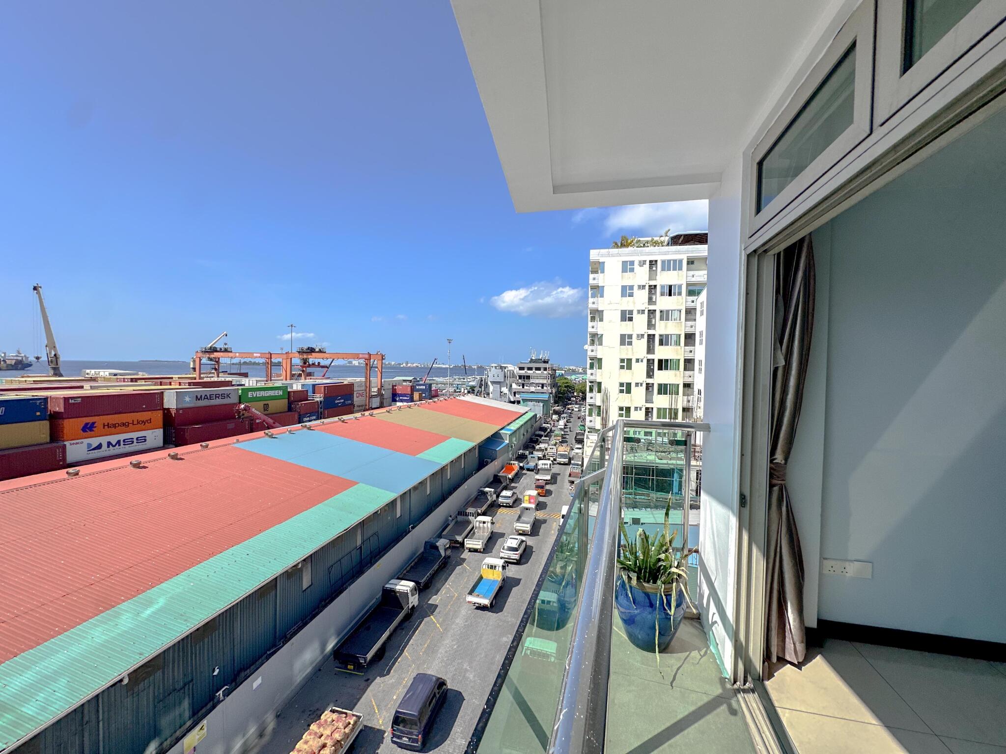 Commercial / Residential 5th Floor Frontline 1500SQFT Unit on Boduthakurufaanu Magu