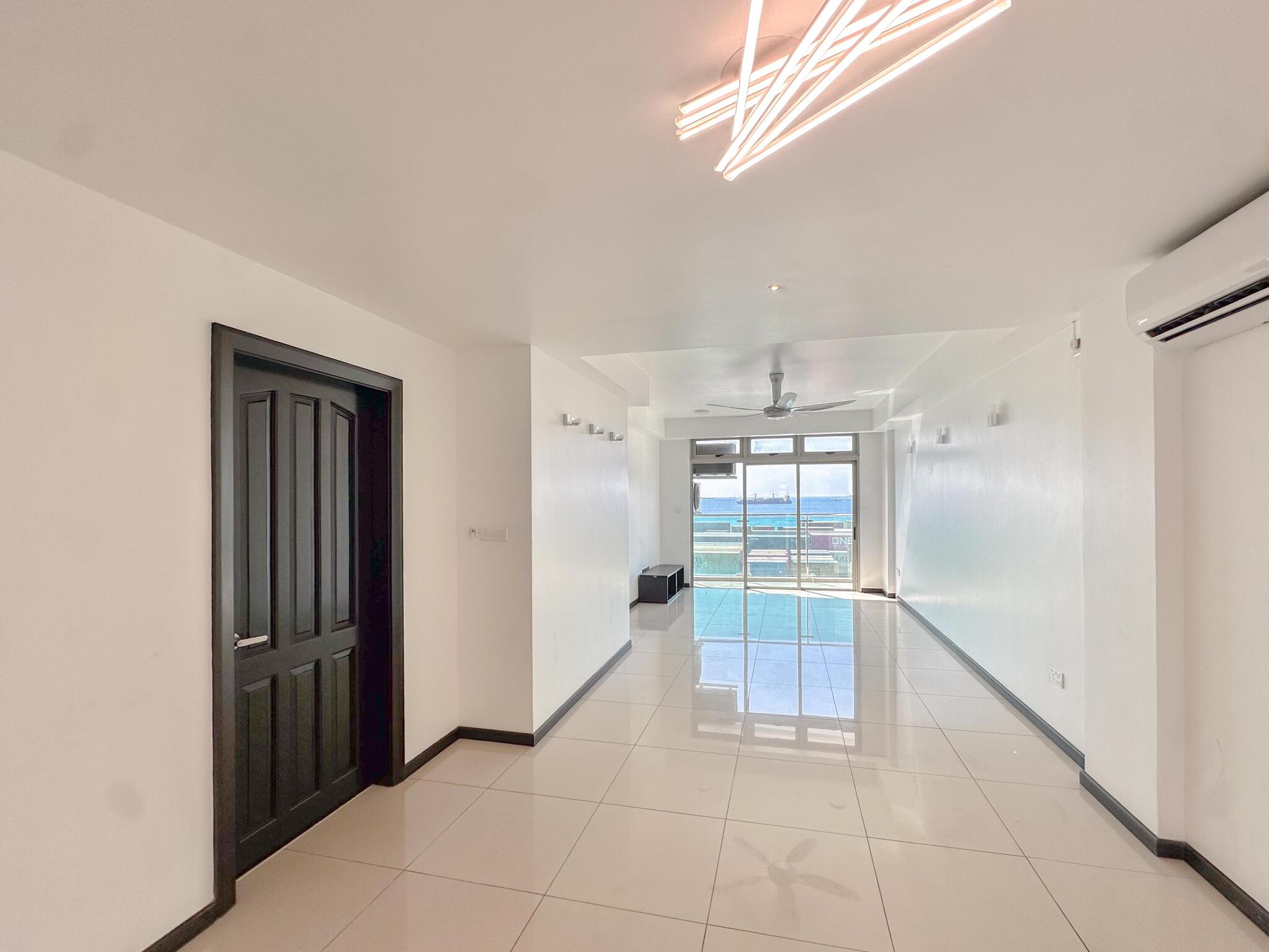Commercial / Residential 6th Floor Frontline 1500SQFT Unit on Boduthakurufaanu Magu